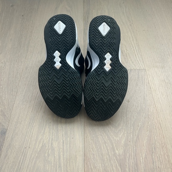 Nike Air Max Men's Black and White Sneakers - Picture 5 of 6